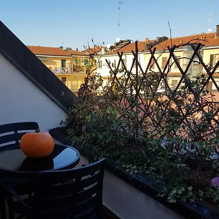 The Boheme Vintage Junior ---- Cozy & Quiet & Comfortable With Private Bathroom & Fully Equipped Kitchenette & Cozy Balcony - Lift To 4th Floor - Metro' -green Subway Porta Genova Apartmanhotel 4*