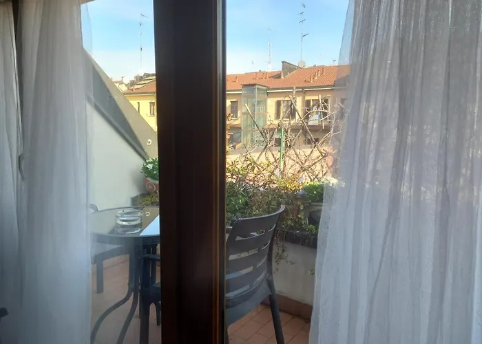 מלון דירות The Boheme Vintage Junior ---- Cozy & Quiet & Comfortable With Private Bathroom & Fully Equipped Kitchenette & Cozy Balcony - Lift To 4th Floor - Metro' -green Subway Porta Genova 4*