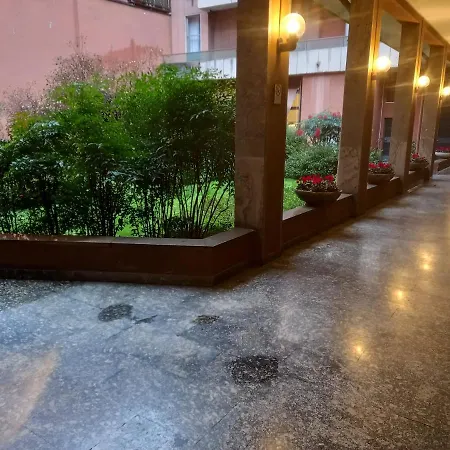The Boheme Vintage Junior ---- Cozy & Quiet & Comfortable With Private Bathroom & Fully Equipped Kitchenette & Cozy Balcony - Lift To 4th Floor - Metro' -green Subway Porta Genova מלון דירות